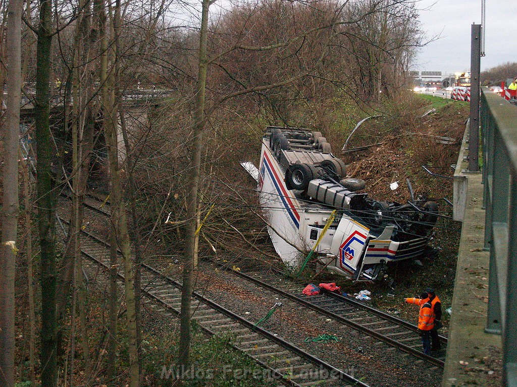 LKW stuerzt um A 3 Rich Frankfurt AK Heumar P0368.JPG